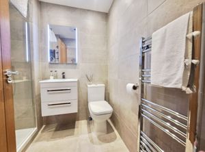 Ensuite- click for photo gallery